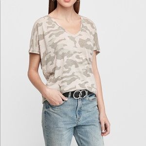 Express camo vneck